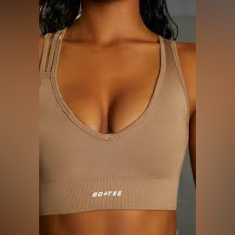 Bo-Tee Women’s Nude Emerge Cross Strap Seamless Plunge Sports Bra size M